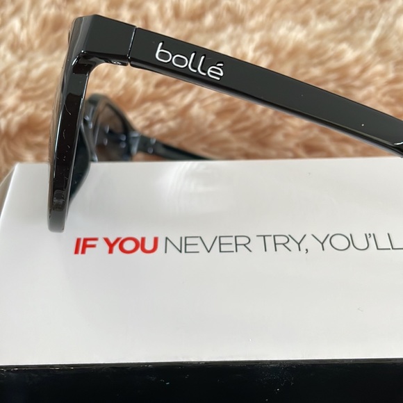New Bolle Sunglasses Merit with carry pouch - Picture 2 of 3